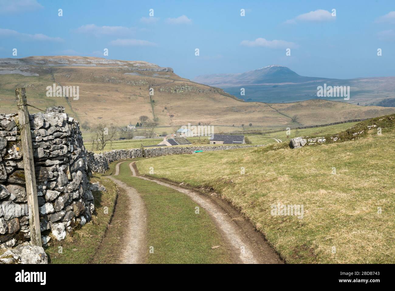 View along the Dales High Way and Pennine Bridleway long distance routes towards Pen-y-Ghent in the Yorkshire Dales National Park Stock Photo