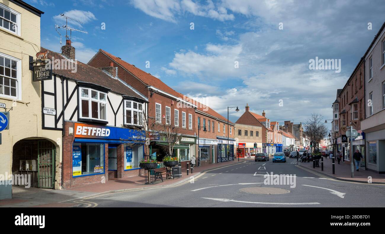 Shops lining Middle Street South in the centre of the East Yorkshire market town of Driffield Stock Photo
