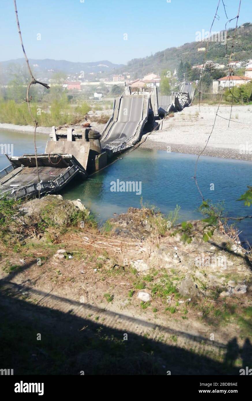 Rome, Italy. 08th Apr, 2020. Aulla (Massa Carrrara) Collapse of the bridge over the Magra river in aulla in the province of Massa Carrara Pictured: Credit: Independent Photo Agency/Alamy Live News Stock Photo