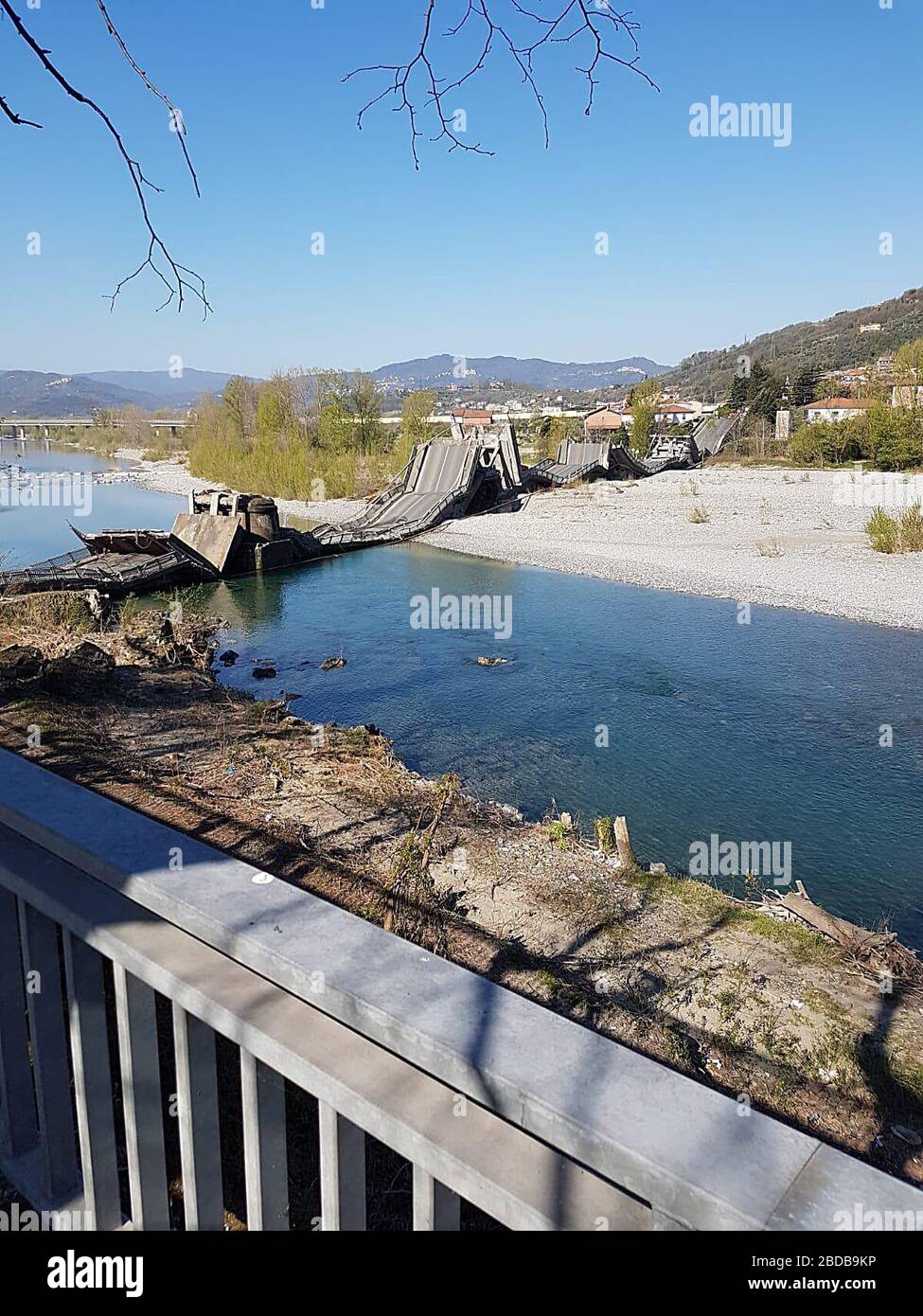 Rome, Italy. 08th Apr, 2020. Rome, Aulla (Massa Carrrara) Collapse of the bridge over the river Magra in aulla in the province of Massa Carrara Pictured: Credit: Independent Photo Agency/Alamy Live News Stock Photo