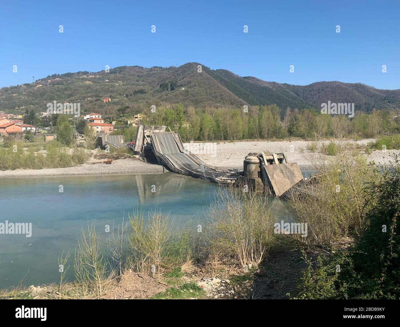 Rome, Italy. 08th Apr, 2020. Rome, Aulla (Massa Carrrara) Collapse of the bridge over the river Magra in aulla in the province of Massa Carrara Pictured: Credit: Independent Photo Agency/Alamy Live News Stock Photo