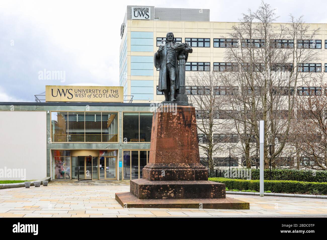 Front entrance to the University of the West of Scotland , Paisley with the statue of  John WItherspoon, a minister in paisley in the 18th century and Stock Photo