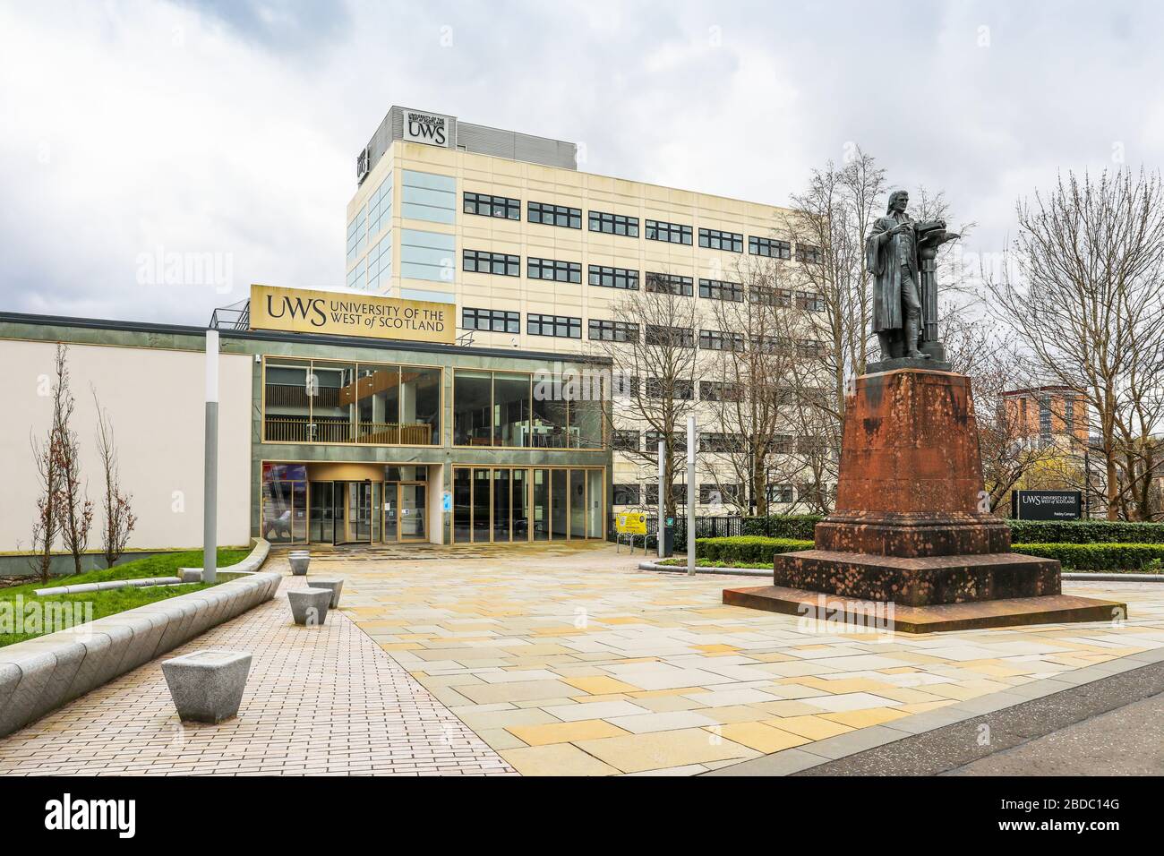 Front entrance to the University of the West of Scotland , Paisley with the statue of  John WItherspoon, a minister in paisley in the 18th century and Stock Photo