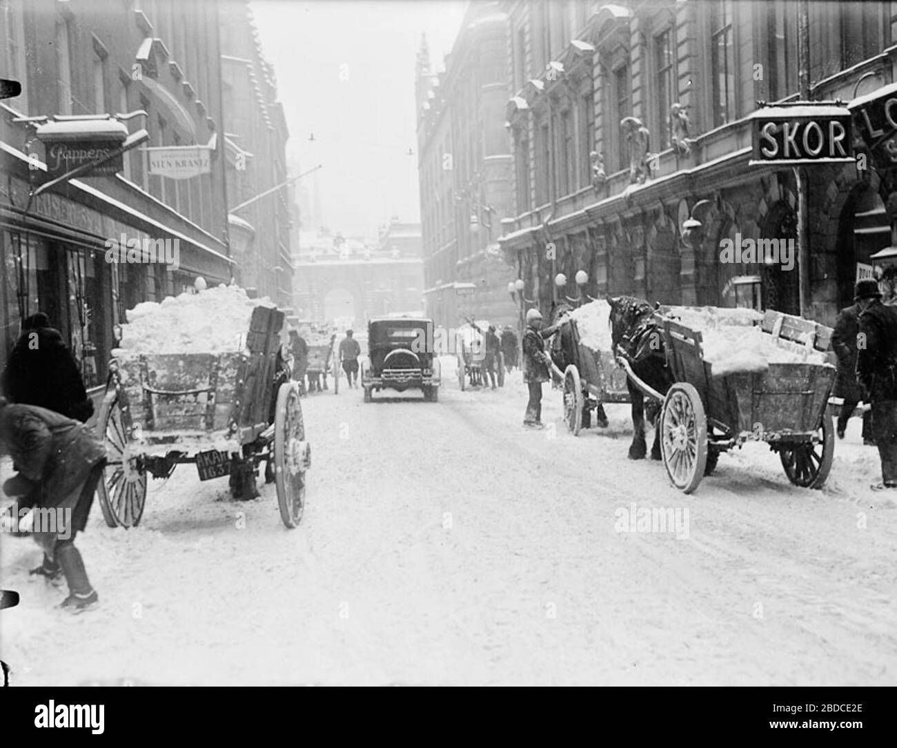 Svenska: Drottninggatan i Stockholm, vid Karduanmakaregatan s√∂derut; 11  March 1931; Stockholms Stadsmuseum; Svenska Dagbladet Stock Photo - Alamy