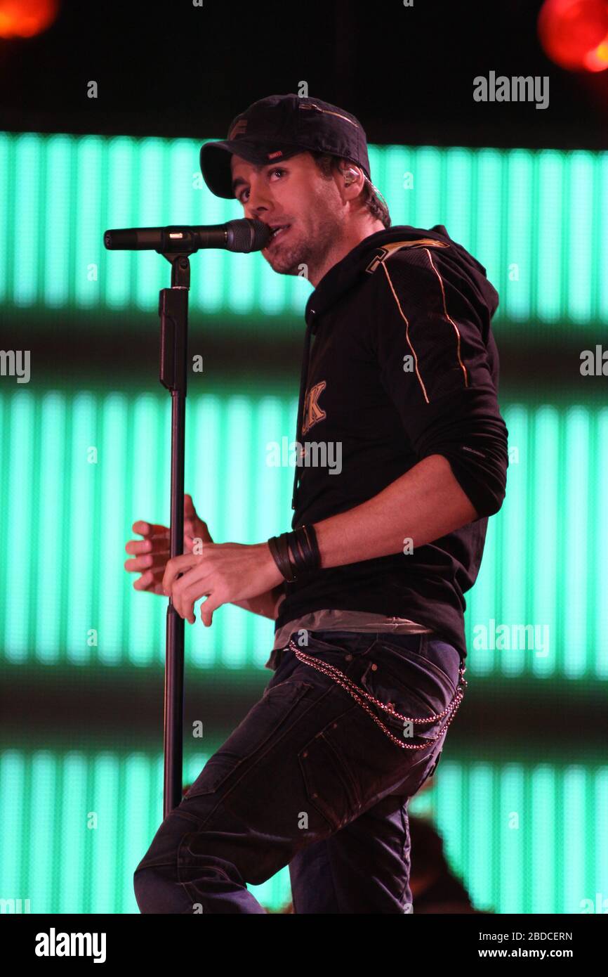 Enrique Iglesias At The Help The Heroes Concert 2010 Held At Twickenham Stadium Stock Photo Alamy