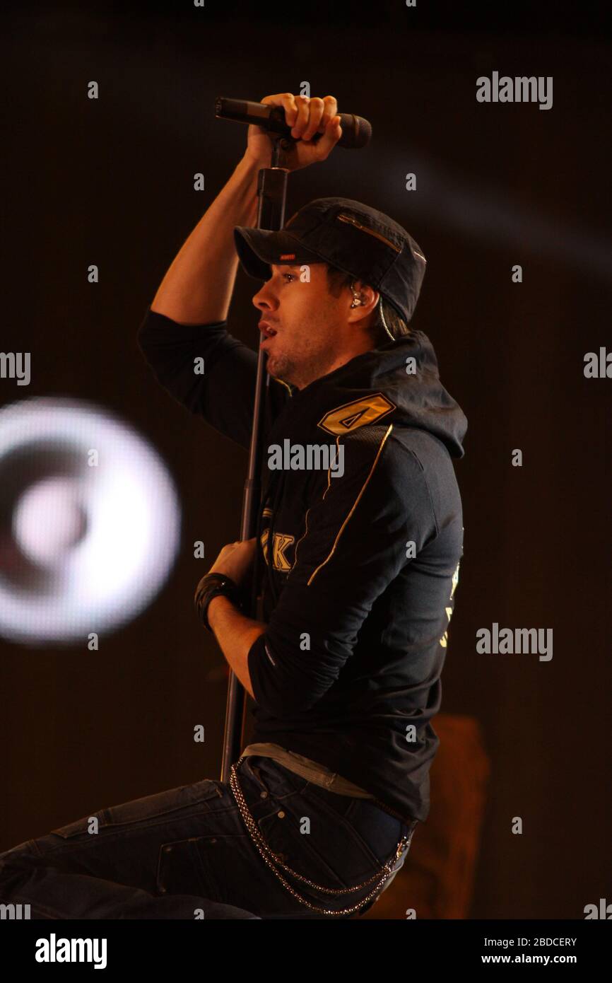 Enrique Iglesias At The Help The Heroes Concert 2010 Held At Twickenham Stadium Stock Photo Alamy