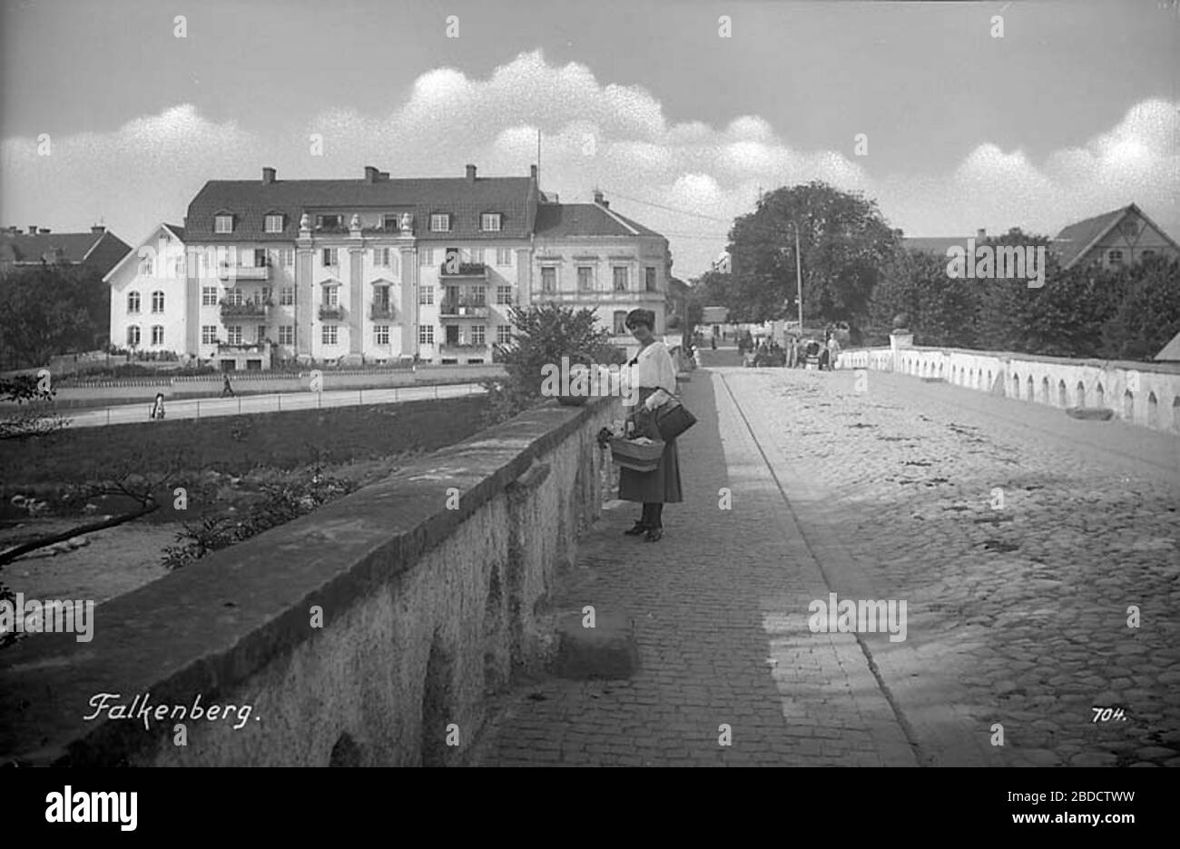 'Falkenberg; Tullbron.; between 1 January 1930 and 31 December 1959 date QS:P571,+1950-00-00T00:00:00Z/7,P1319,+1930-01-01T00:00:00Z/11,P1326,+1959-12-31T00:00:00Z/11; Kulturmiljöbild, Riksantikvarieämbetet      This file was provided to Wikimedia Commons by the Swedish National Heritage Board as part of the cooperation project Connected Open Heritage with Wikimedia Sverige.        This file was made available by Riksantikvarieämbetet as part of the Connected Open Heritage project. The project is led by Wikimedia Sverige in cooperation with UNESCO, Wikimedia Italia and Cultural Heritage withou Stock Photo