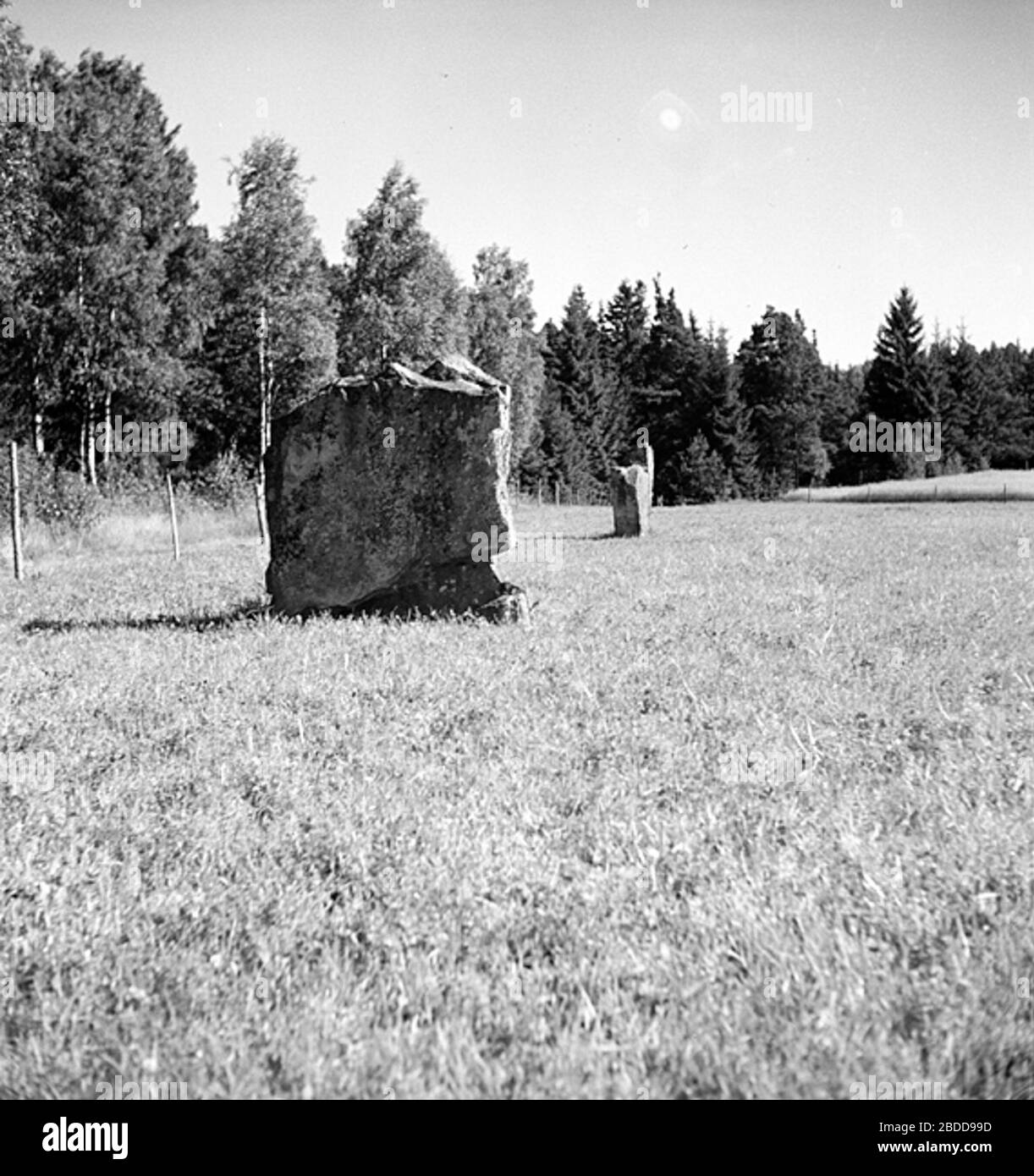 Huvtrja, Fristads Kansas Acode. Huvtrja med insidan av huvan, blixtlset och smmarna i kontrasterande frg. Trjan har fickor framtill och rmarna har Huvtrja Fristads Kansas Acode, svart, stl. S - Lyreco