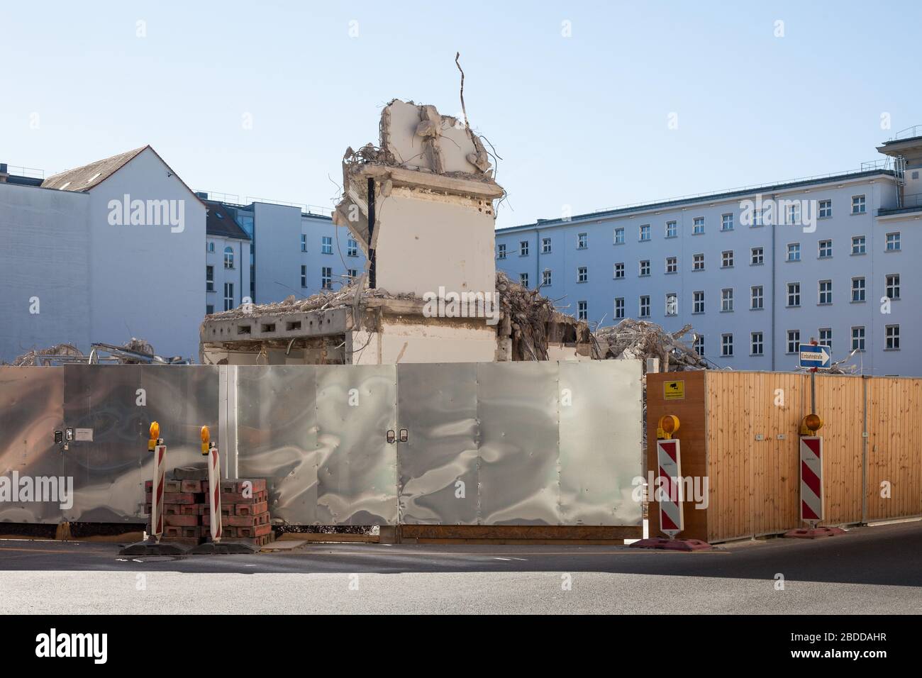 24.02.2019, Berlin, Berlin, Germany - Demolition of an administration building in Dorotheenstrasse at the corner of Schadowstrasse in Berlin-Mitte. 00 Stock Photo