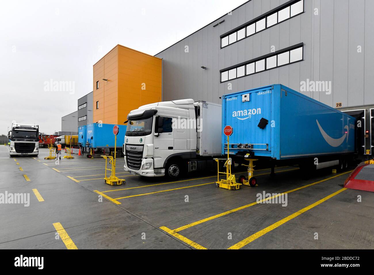 Logistics warehouse germany hi-res stock photography and images - Page 7 -  Alamy