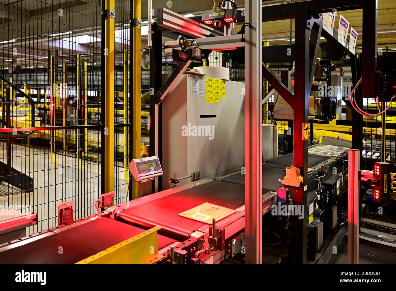 Amazon logistics center hi-res stock photography and images - Alamy