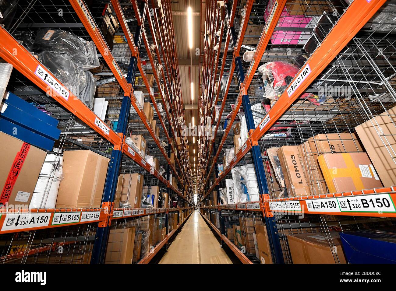 Page 3 - Amazon Logistics Center High Resolution Stock Photography and  Images - Alamy
