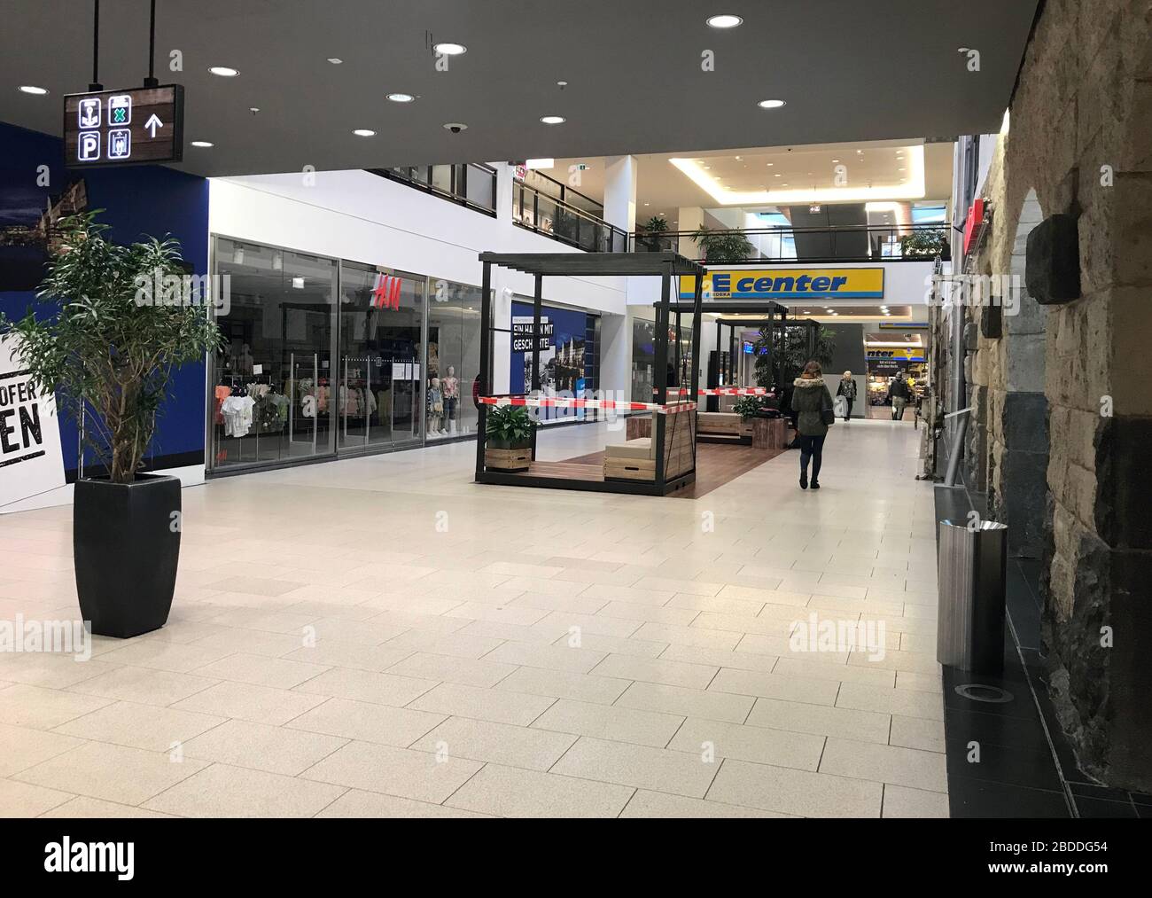 20.03.2020, Berlin, , Germany - Effects of the coronavirus: only a few people in the morning in the Tempelhofer Hafen shopping centre. 00S200320D117CA Stock Photo