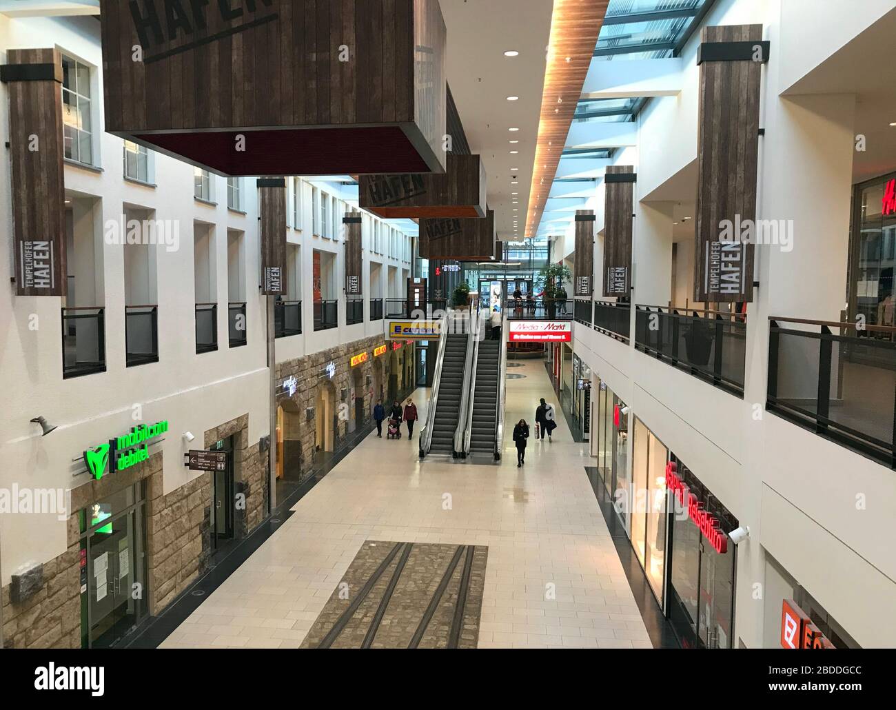 20.03.2020, Berlin, , Germany - Effects of the coronavirus: only a few people in the morning in the Tempelhofer Hafen shopping centre. 00S200320D126CA Stock Photo