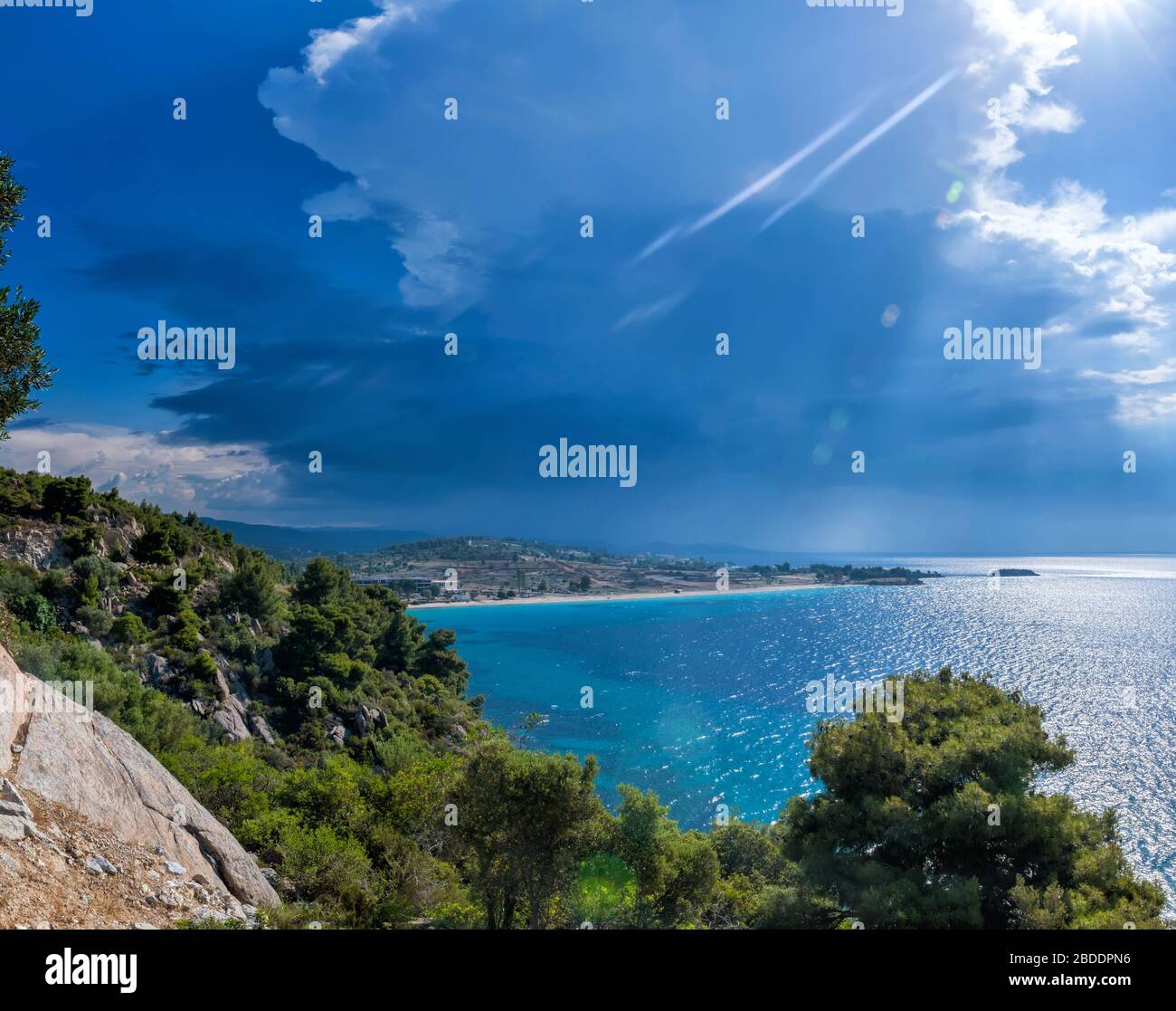 Rocks and sea landscape hi-res stock photography and images - Alamy