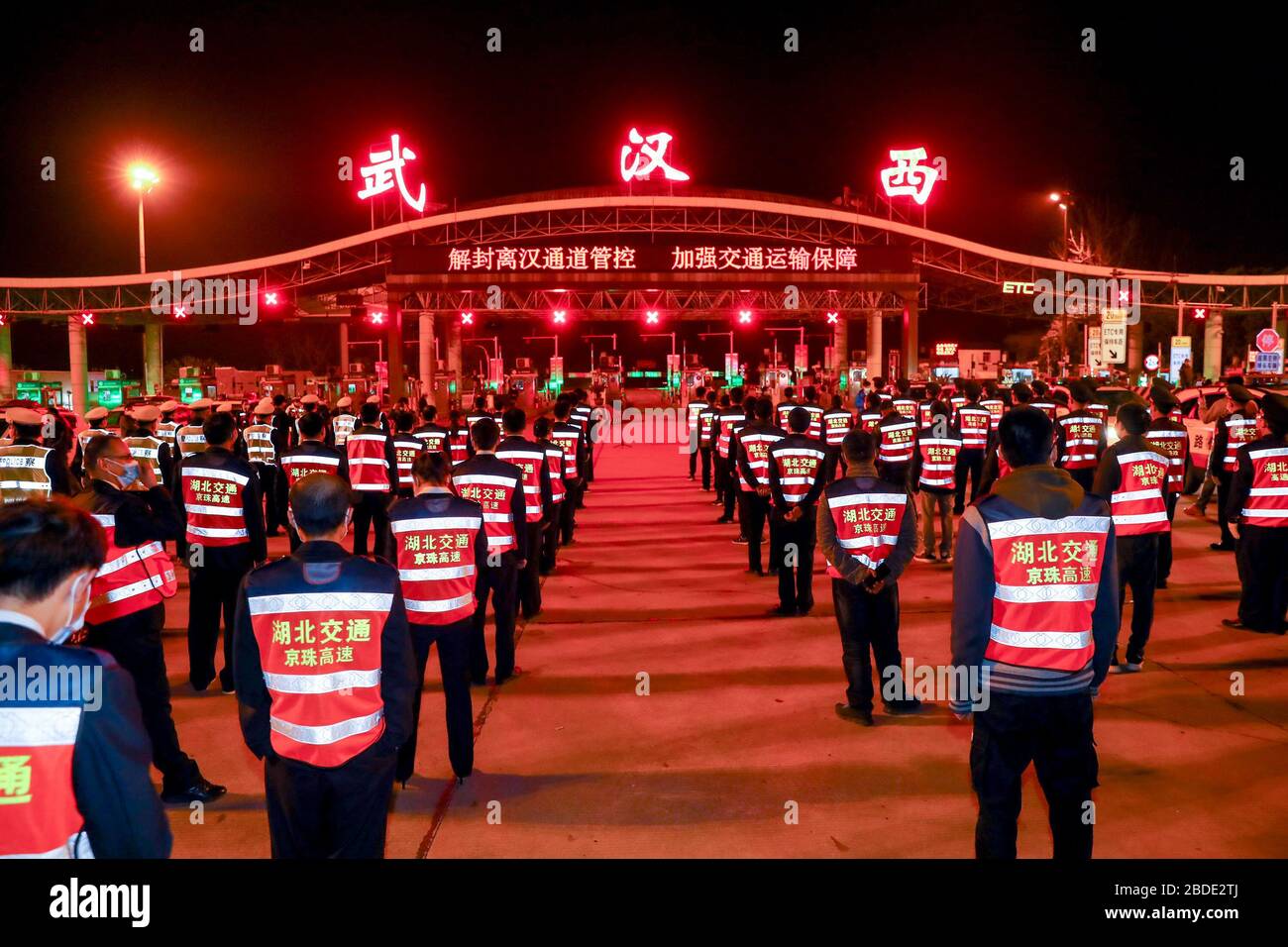 Wuhan, China. 08th Apr, 2020. After 76 days Wuhan officially un-blocks and allows people to leave or come to Wuhan as the outbreak of novel coronavirus eased in Wuhan, Hubei, China on April 8, 2020. (Photo by Top Photo/Sipa USA) Credit: Sipa USA/Alamy Live News Stock Photo