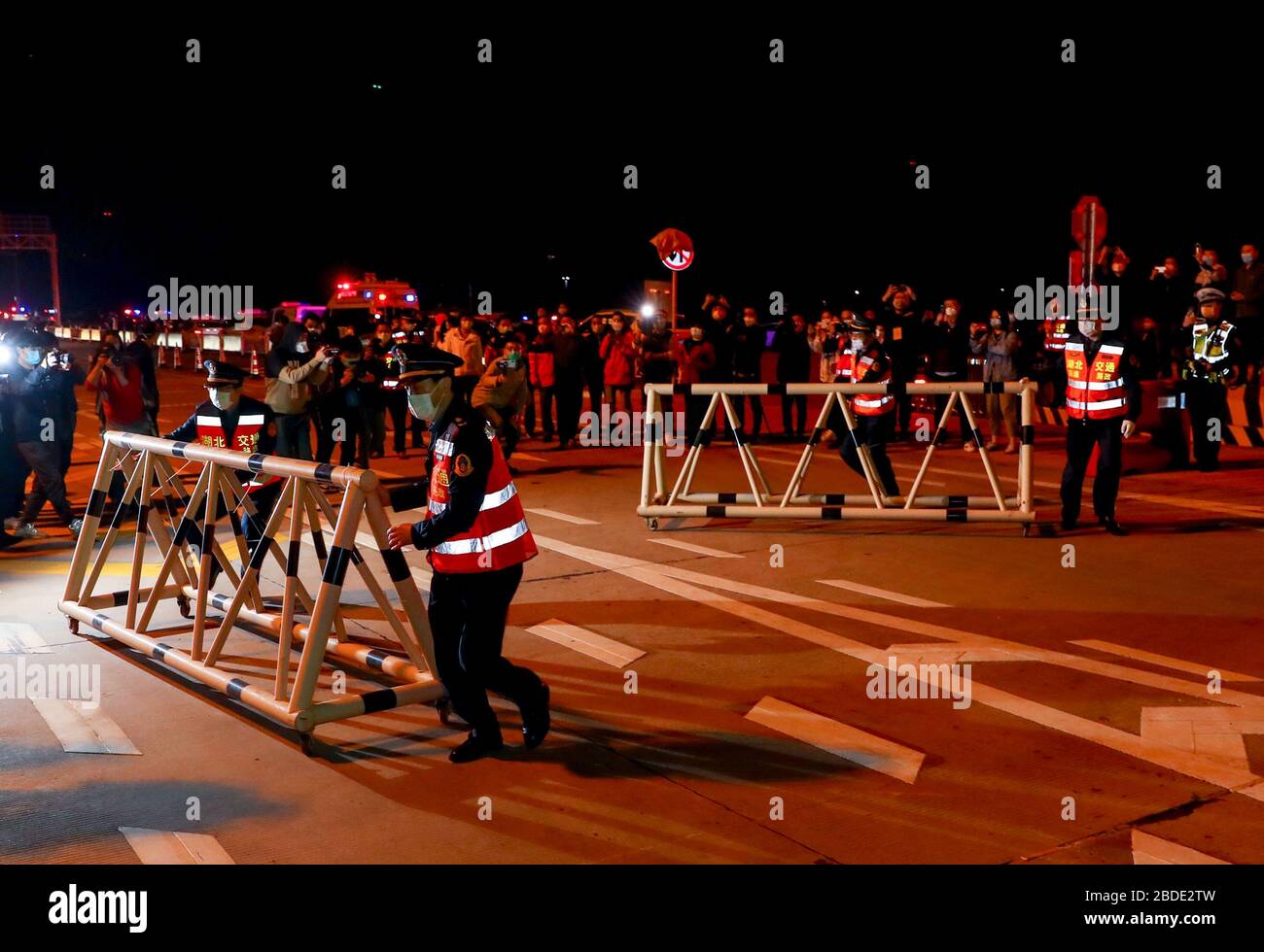 Wuhan, China. 08th Apr, 2020. After 76 days Wuhan officially un-blocks and allows people to leave or come to Wuhan as the outbreak of novel coronavirus eased in Wuhan, Hubei, China on April 8, 2020. (Photo by Top Photo/Sipa USA) Credit: Sipa USA/Alamy Live News Stock Photo