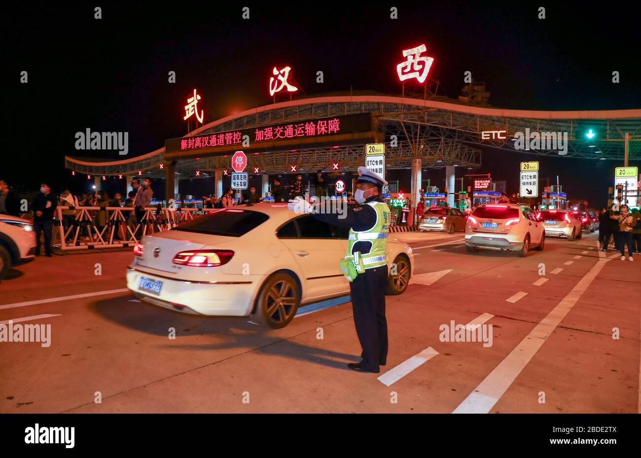 Wuhan, China. 08th Apr, 2020. After 76 days Wuhan officially un-blocks and allows people to leave or come to Wuhan as the outbreak of novel coronavirus eased in Wuhan, Hubei, China on April 8, 2020. (Photo by Top Photo/Sipa USA) Credit: Sipa USA/Alamy Live News Stock Photo