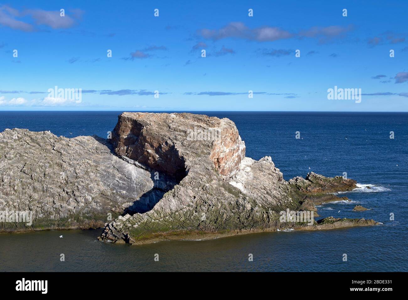 BOW FIDDLE ROCK PORTKNOCKIE MORAY SCOTLAND FRONTAL VIEW OF THE BOW FROM CLIFFS IN EARLY SPRING Stock Photo