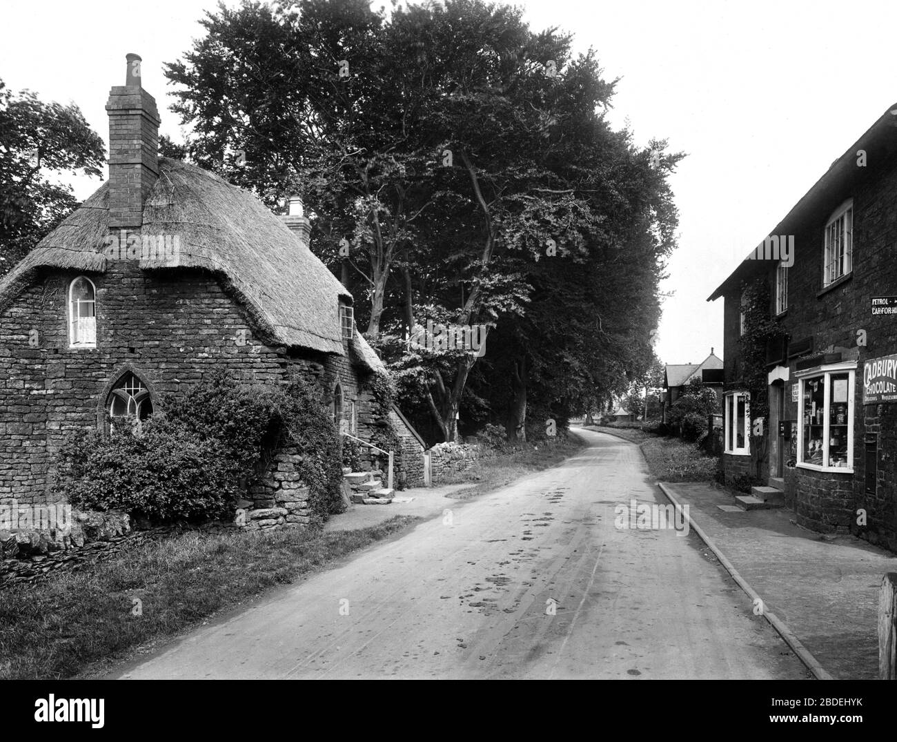 Edgehill, Old Cottage and Village 1922 Stock Photo Alamy