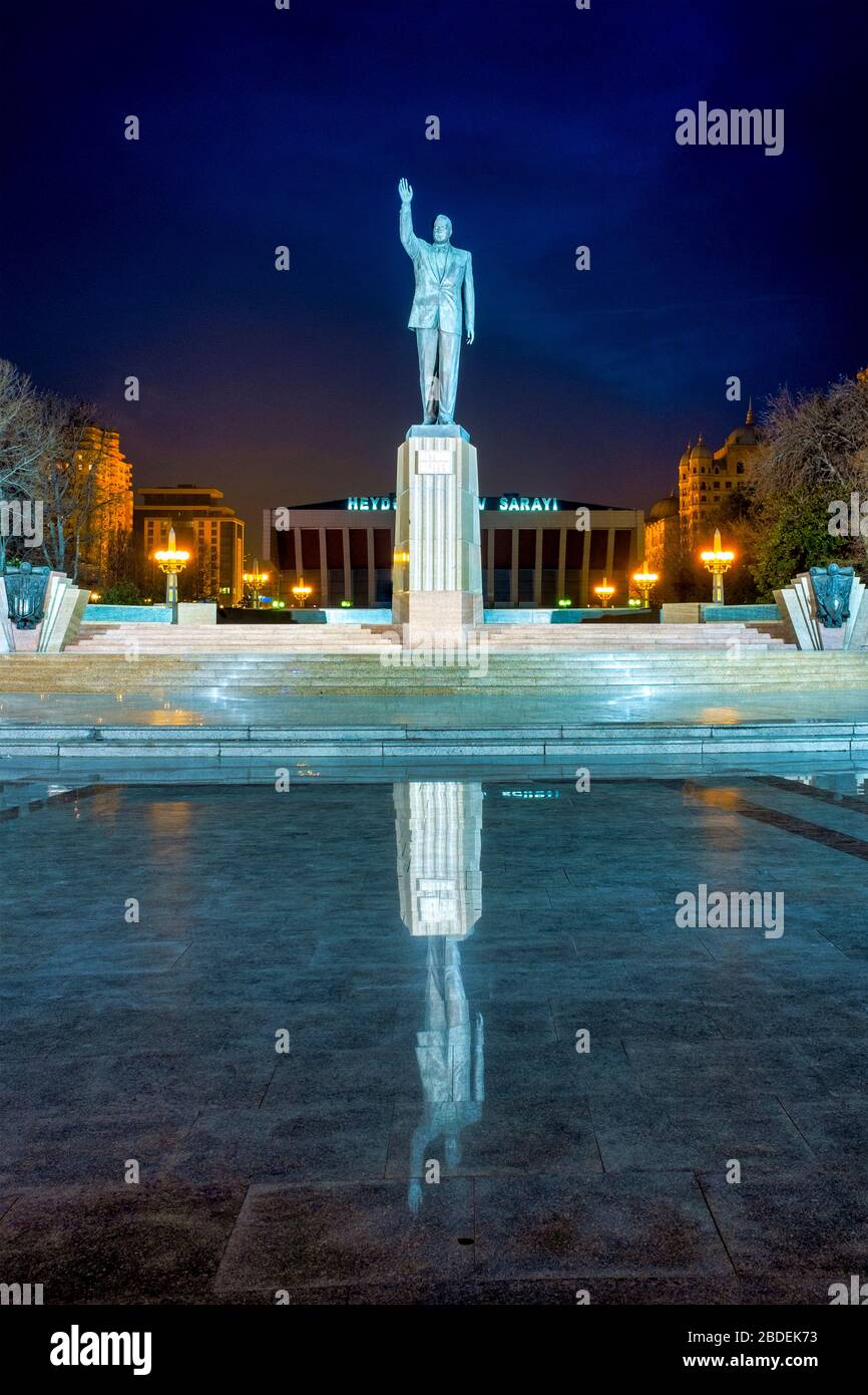Statue of Heydar Aliyev in the Heydar Aliyev Park, Baku, Azerbaijan ...