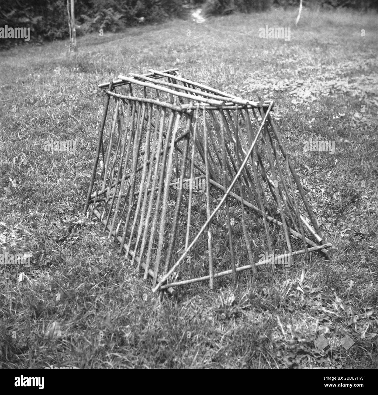 Slovenščina Kur Nik Kurnik Za Kokljo In Piščeta Slap August 1958 This Image Or Media Is Available On The Slovenian Ethnographic Museum S Websiteunder The Reference Number Vipava F0000015177 This Tag Does Not Indicate The Copyright<script async src=