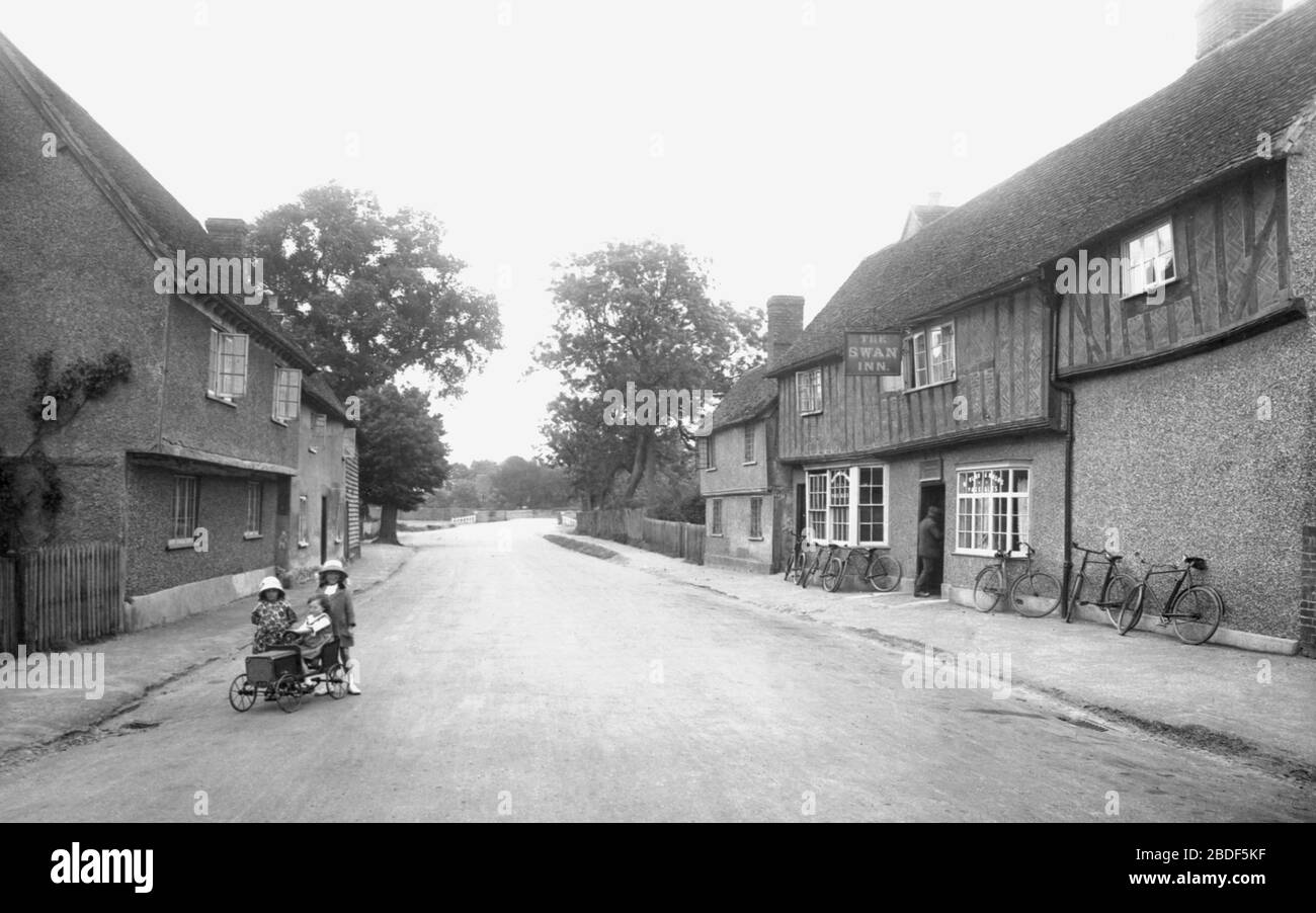 Elstow, the Swan Inn 1921 Stock Photo Alamy
