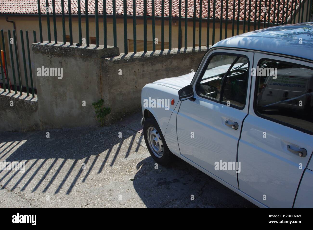 Old and new car parked hi-res stock photography and images - Alamy