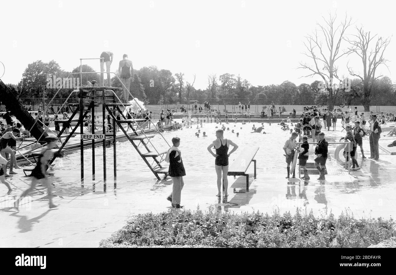 Horsham, Park, Swimming Pool 1934 Stock Photo Alamy