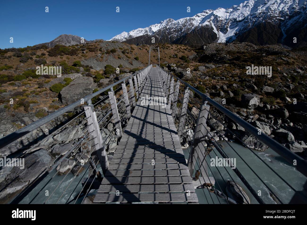 Bridge across river, Hooker Valley Walk, Aoraki/Mount Cook National Park, Southern Alps, Canterbury, South Island, New Zealand Stock Photo
