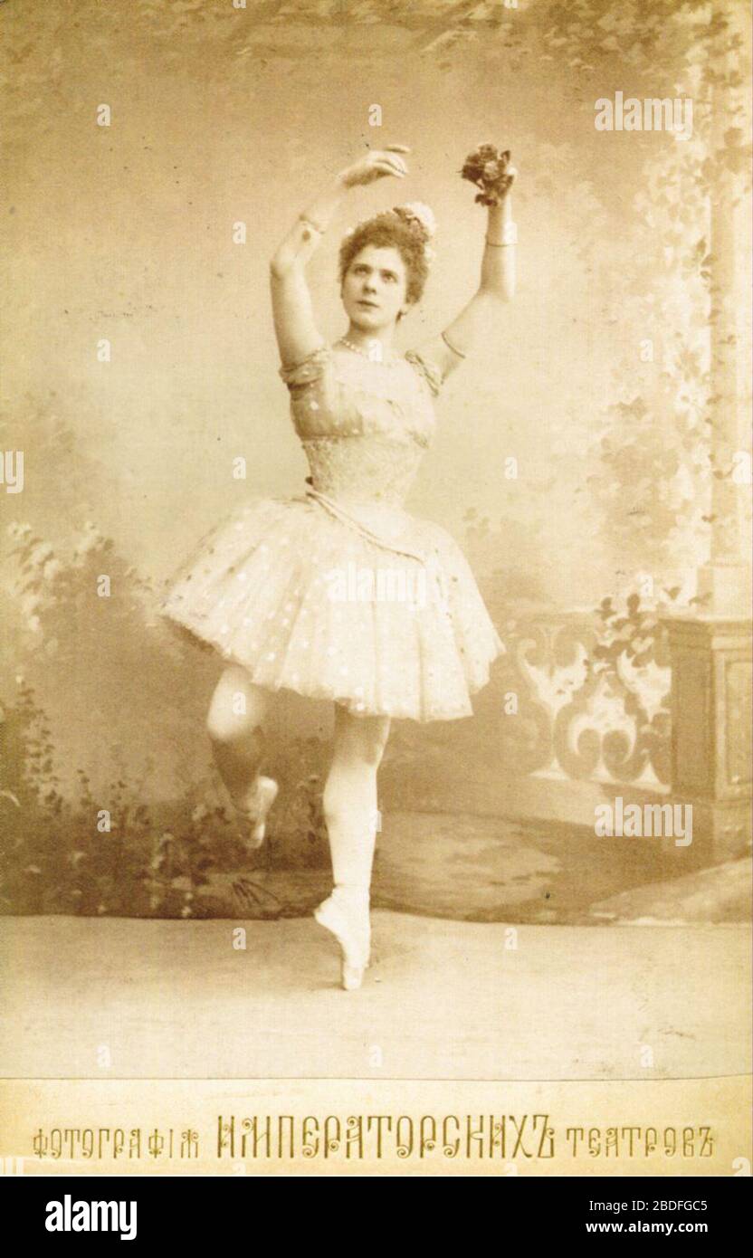 English: Photograph of Pierina Legnani (1863-1923), Prima ballerina of St. Petersburg Imperial Theatres. She is costumed for the first act of the original production of the choreographer Petipa (1818-1910)