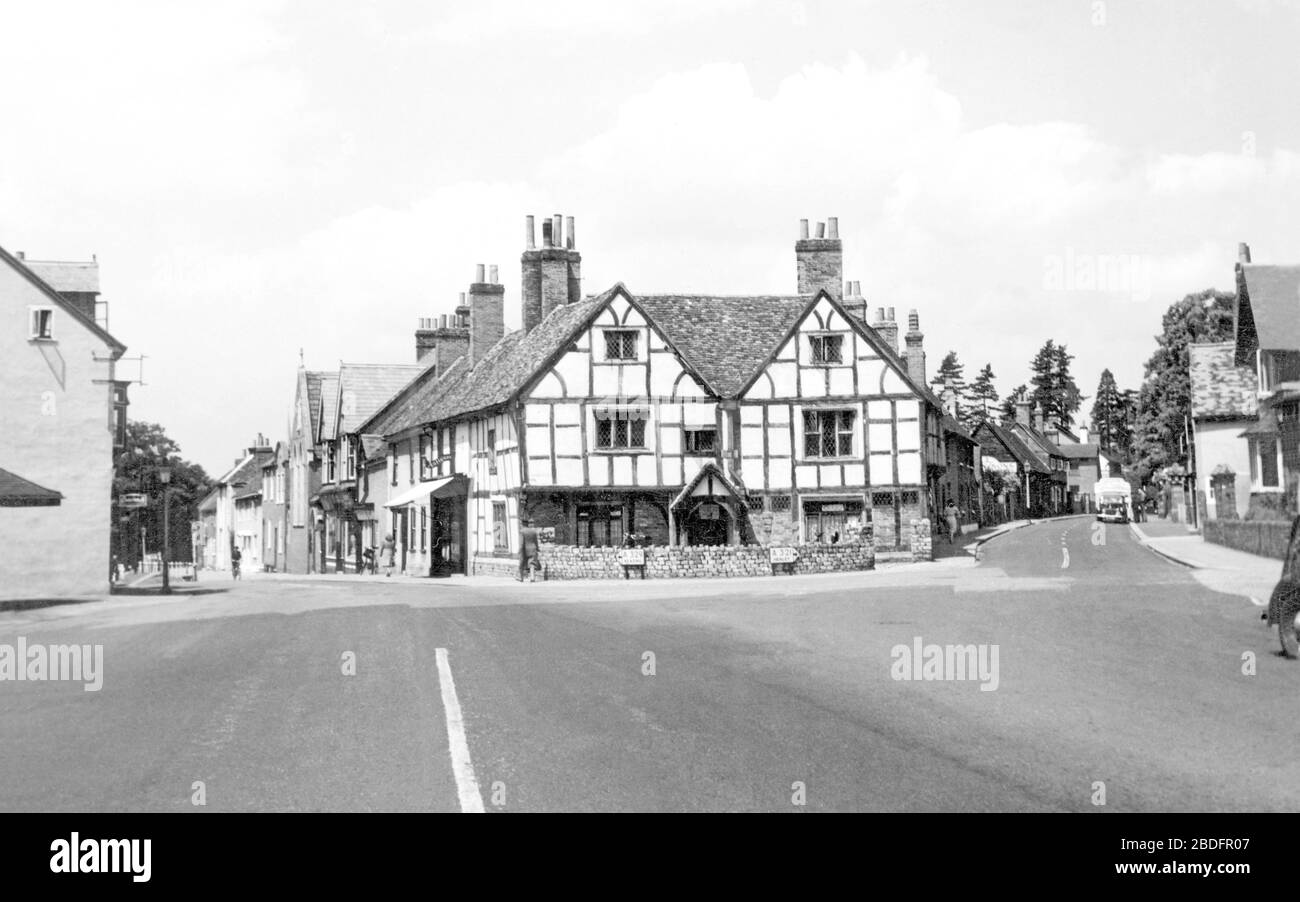 Wokingham, Tudor House c1950 Stock Photo - Alamy