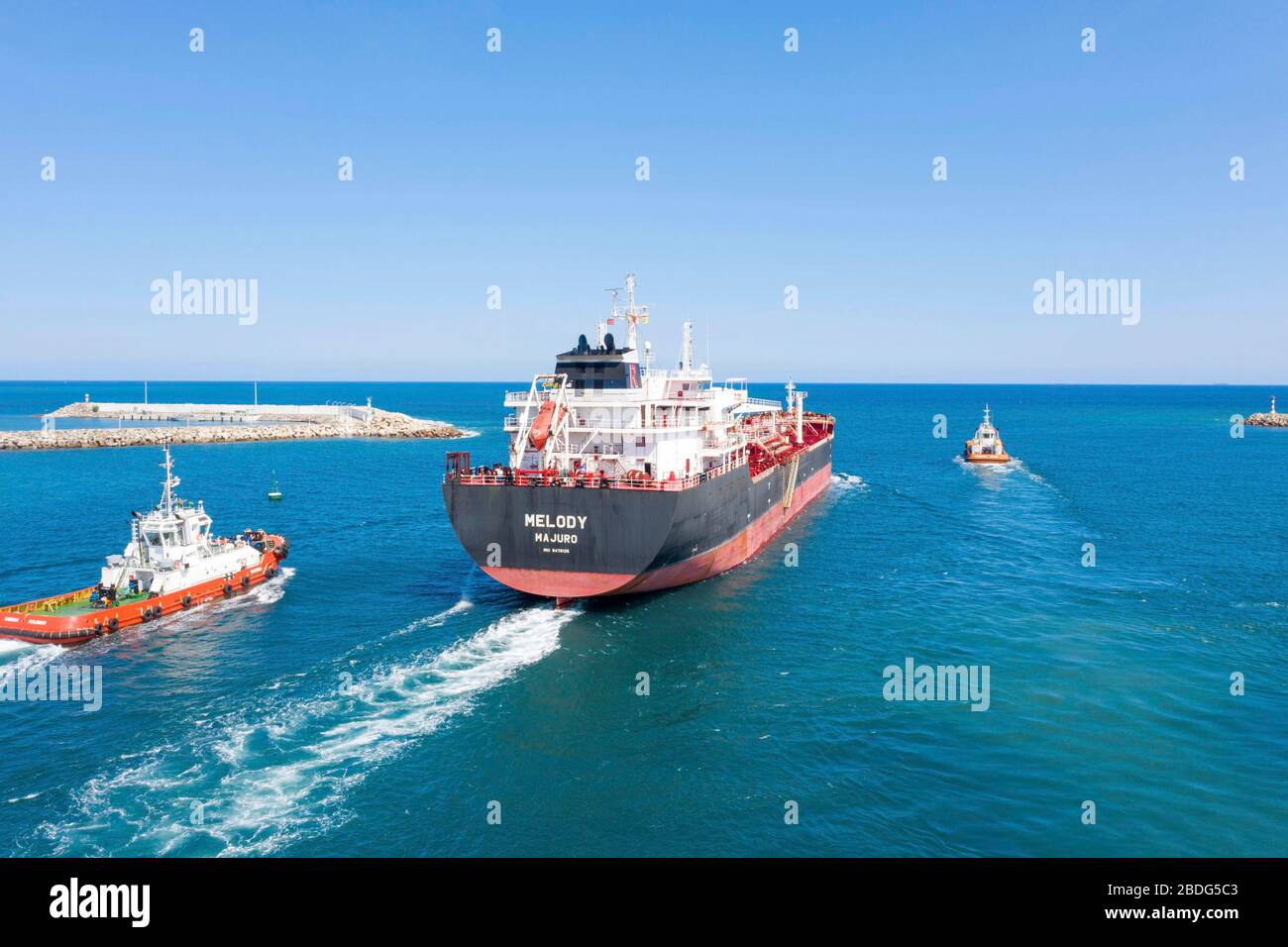 (200408) -- COLOMBO, April 8, 2020 (Xinhua) -- Aerial photo taken on April 7, 2020 shows the Marshall Islands-based Mt. Melody bunkering ship leaving Hambantota International Port, Sri Lanka. Sri Lanka-China joint venture, Hambantota International Port (HIP), is set to kick off fuel bunkering operations and support COVID-19 affected supply chains after a ship finished discharging low-sulphur fuel into the port's tanks on Tuesday afternoon. TO GO WITH:Sri Lanka's Hambantota port to support COVID-19 affected supply chains with low-sulphur fuel (Photo by Liu Hongru/Xinhua) Stock Photo