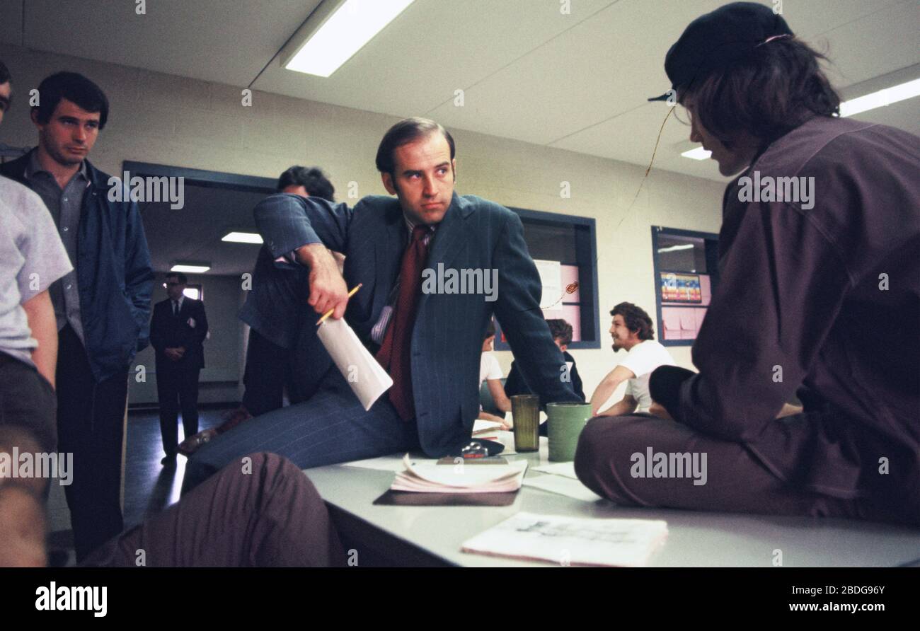 Joe Biden talking to workers in December 1972 Photo by Dennis Brack bb73 Stock Photo