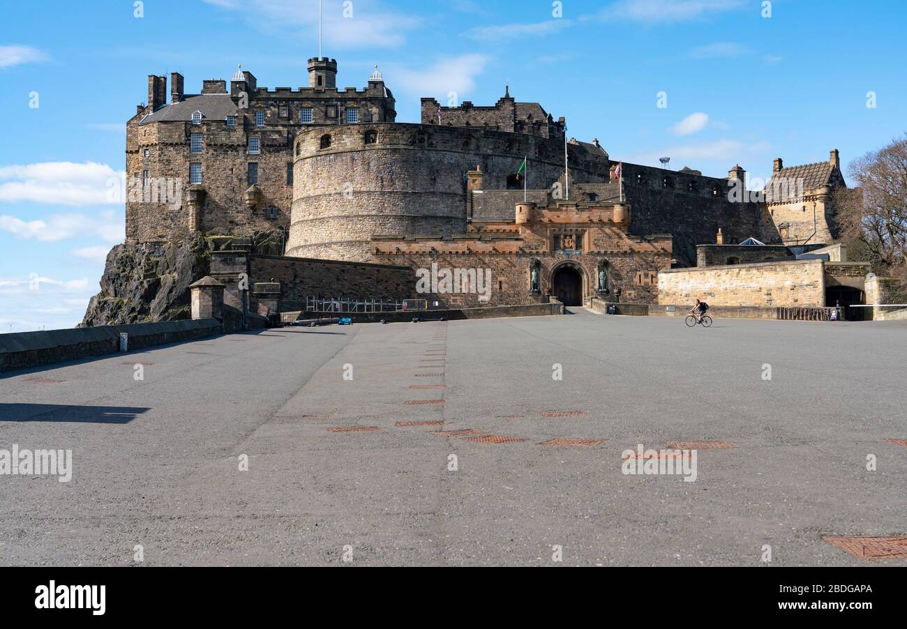 Edinburgh, Scotland, UK. 8 April 2020. Images from Edinburgh during the continuing Coronavirus lockdown. Pictured; Deserted esplanade of Edinburgh Castle.  Iain Masterton/Alamy Live News. Stock Photo