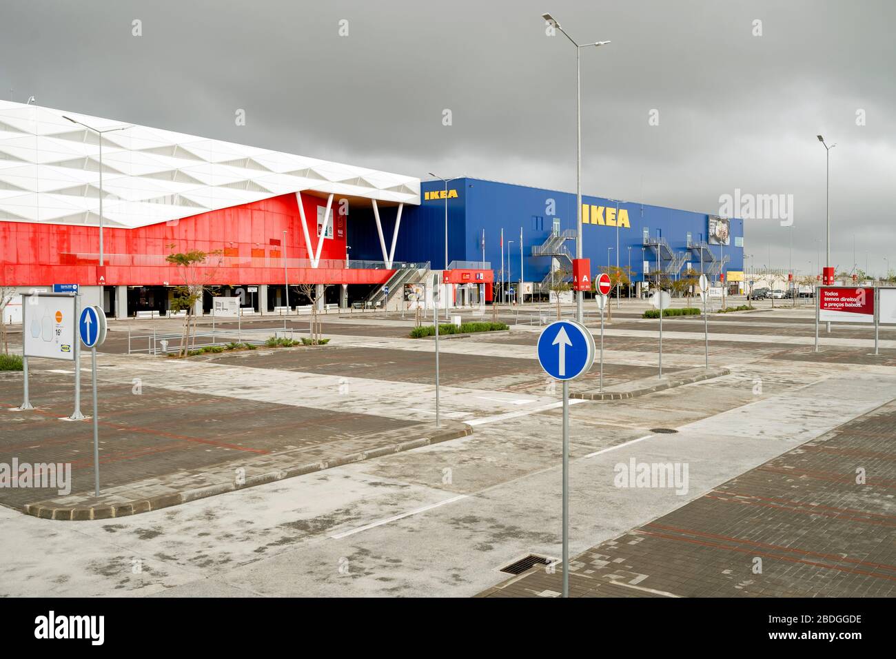 Faro, Portugal - April 7, 2020: Empty parking lot in front of the biggest  shopping mall in Algarve - MAR Shopping Mall, Designer Outlet and Ikea -  due Stock Photo - Alamy