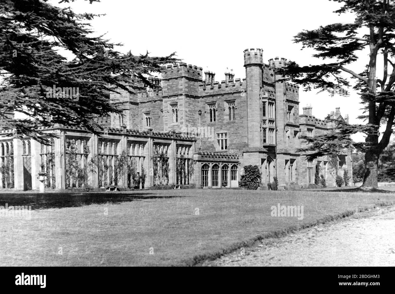 Hope under Dinmore, Hampton Court c1955 Stock Photo - Alamy