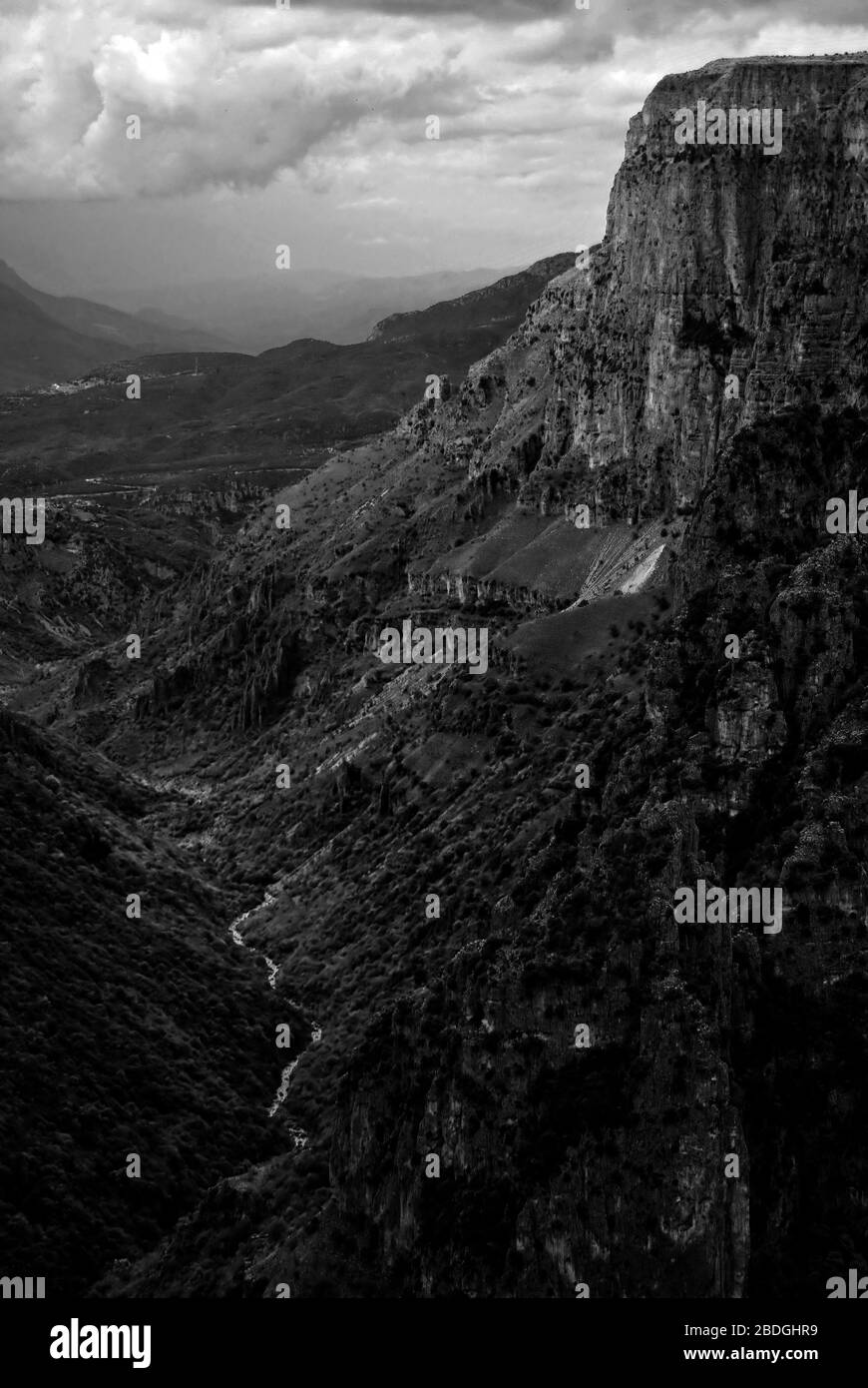 The Vikos Gorge is a gorge in the Pindus Mountains of northern Greece. It lies on the southern slopes of Mount Tymfi, with a length of about 20 km, de Stock Photo