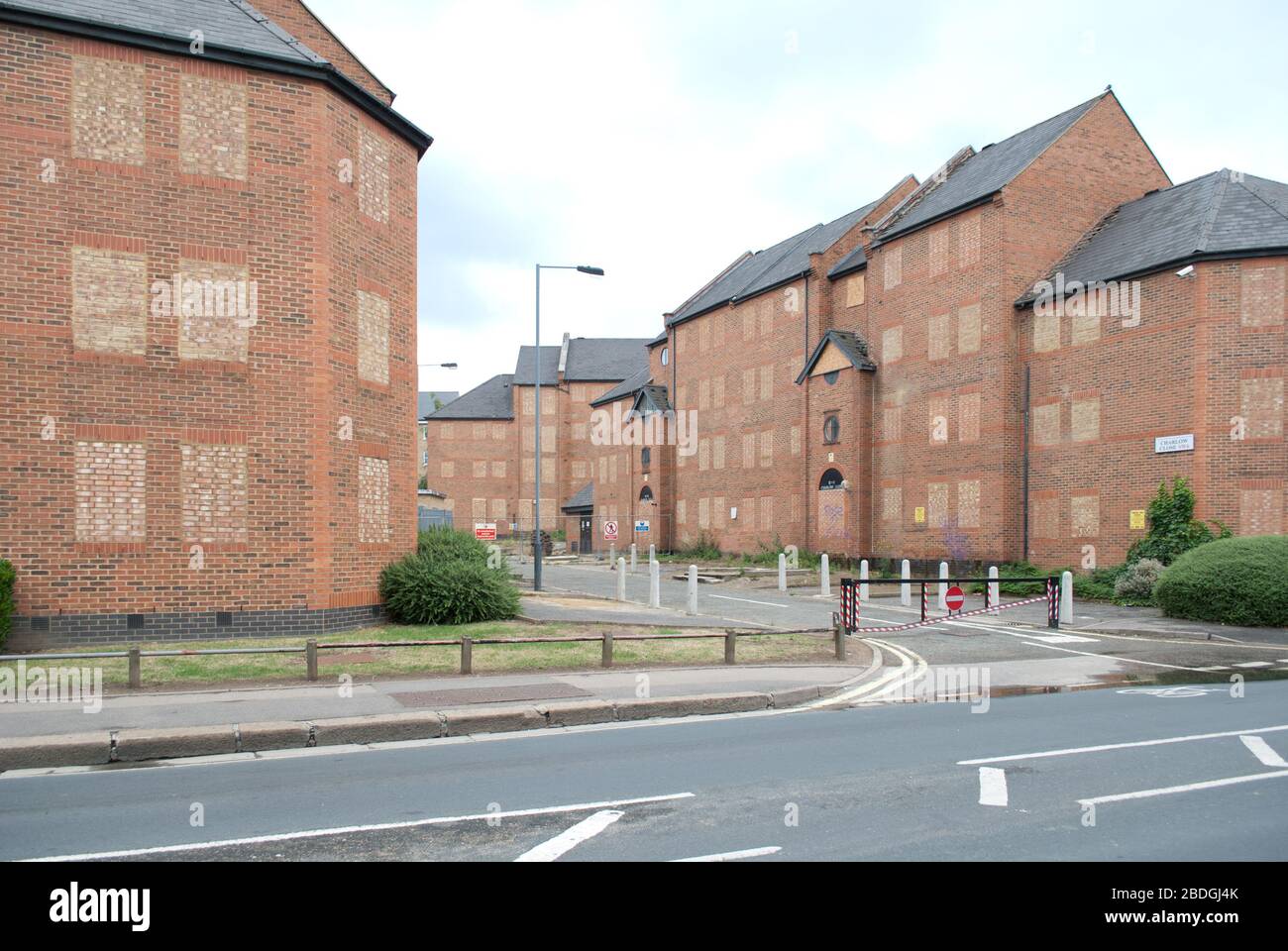 Abandoned Derelict 80s Architecture Houses Watermeadow Court Potters Road Sands End Charlow Close on Townmead Road, Fulham, London, SW6 Stock Photo