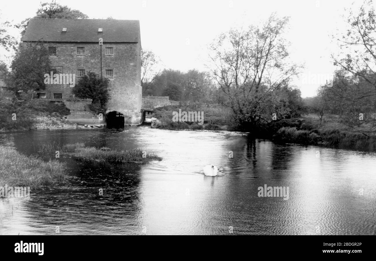 Cuddesdon The Old Mill And River Thames C1965 Stock Photo Alamy Cuddesdon The Old Mill And River Thames C1965 Stock Photo Alamy