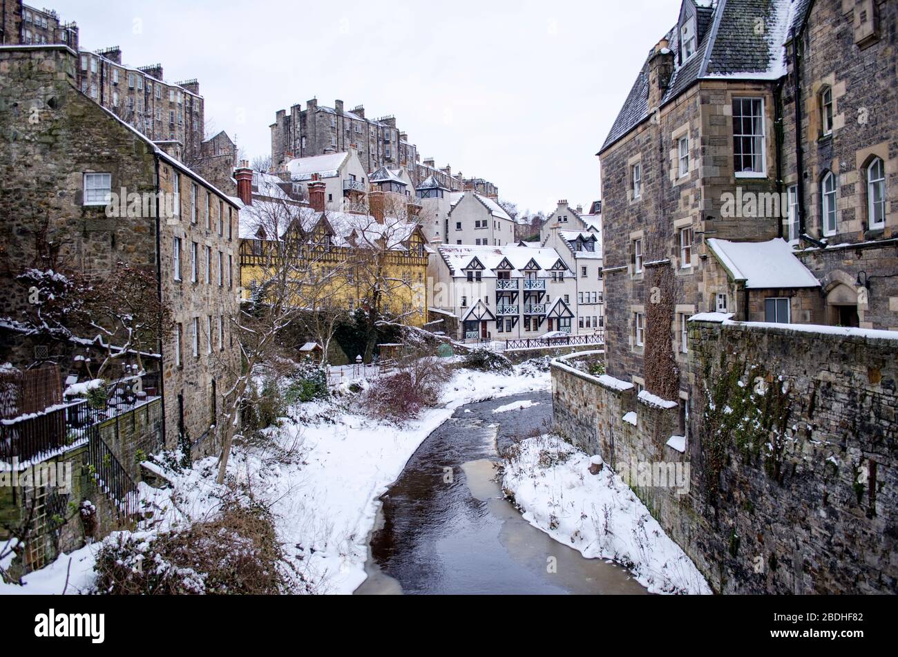 Edinburgh castle snow hires stock photography and images Alamy