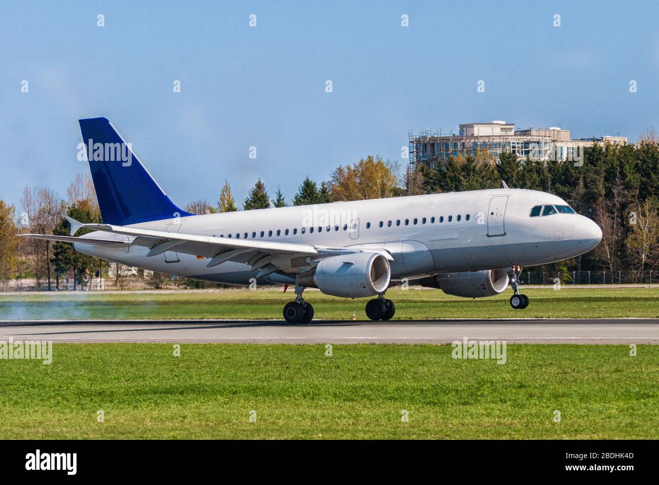 Passenger plane lands hamburg hi-res stock photography and images - Alamy