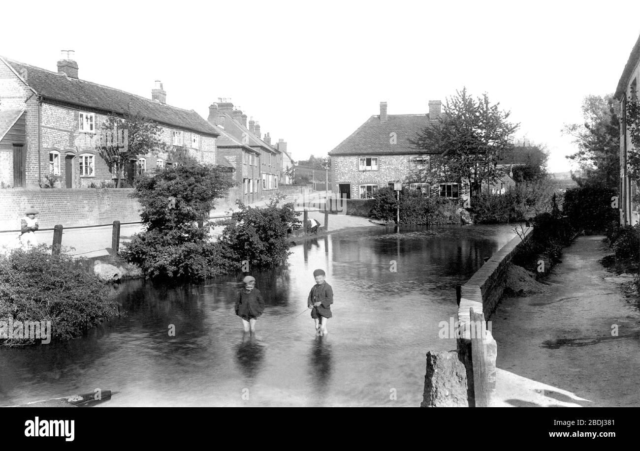 Chesham, Waterside, from Lord's Mill 1906 Stock Photo Alamy