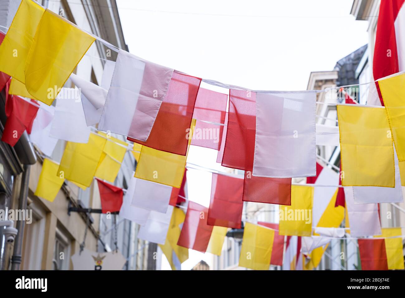 Yellow Ribbon Symbol On The Street High Resolution Stock Photography And Images Alamy
