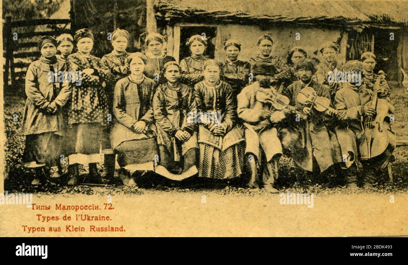 Запорожский казак реконструкторы. Старинный украинский костюм. Несколько веков назад русский украинский. Малороссийский костюм женский. Украинские крестьяне 19 век.