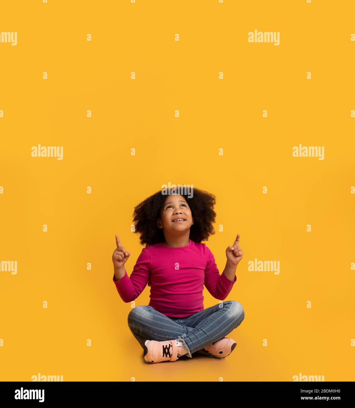 African woman sitting hands on legs hi-res stock photography and images ...