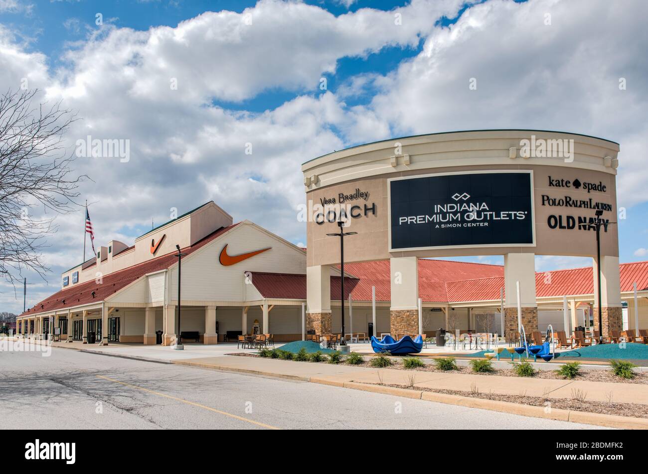 The abandoned Indiana Preumium Outlets mall in Edinburgh, Indiana Stock  Photo - Alamy