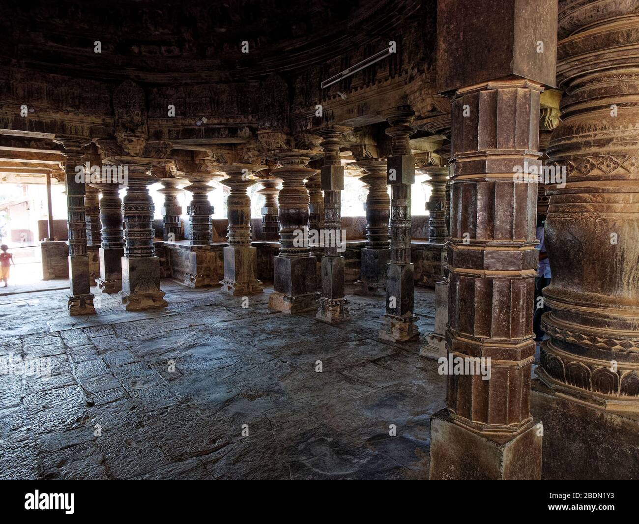 Lathe turned pillars of ancient Hindu temple Stock Photo Alamy