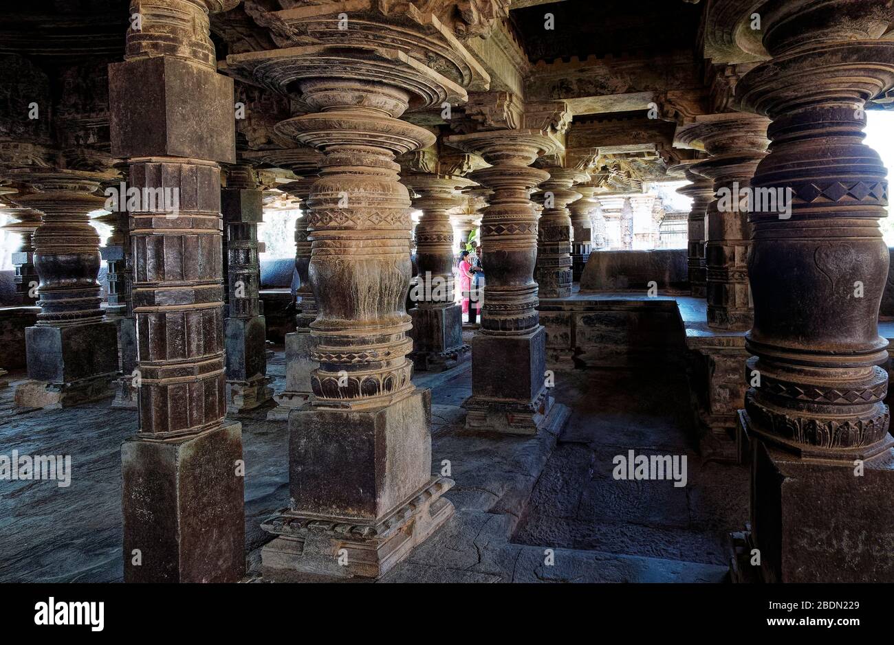 Lathe turned pillars of ancient Hindu temple Stock Photo Alamy