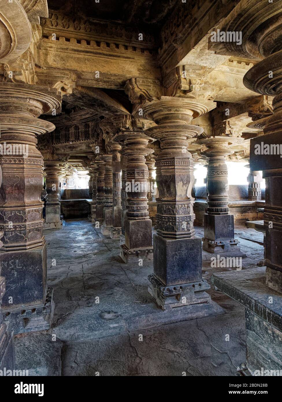 Lathe turned pillars of ancient Hindu temple Stock Photo Alamy